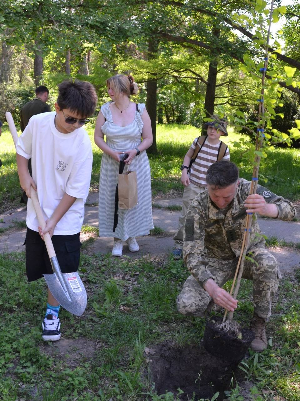 Посаджено дерева в Алеї Пам’яті військовослужбовців
